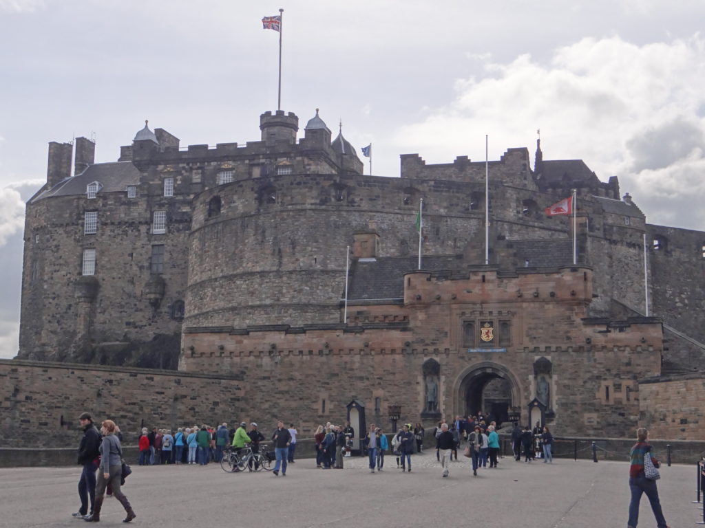 Exploring the Edinburgh Castle