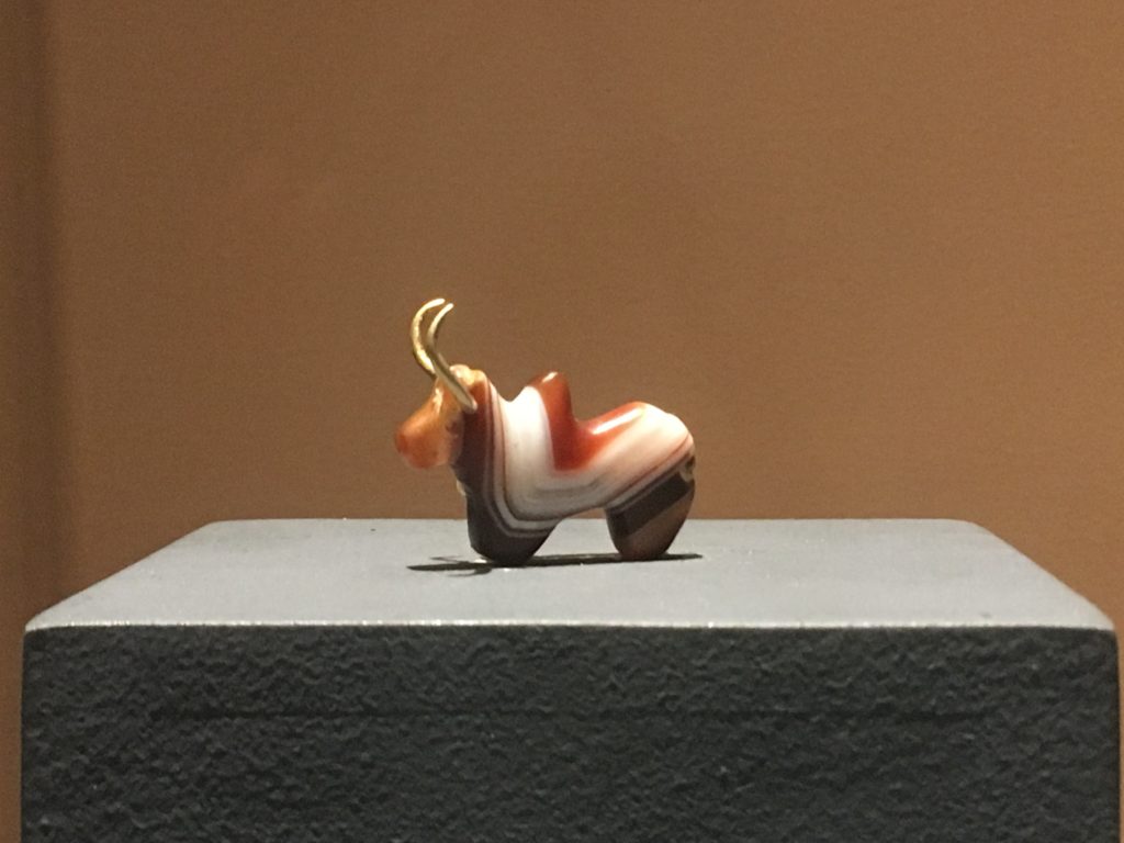 Humped Banded Agate Bull